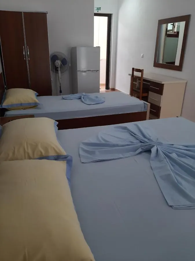 Rock Star-Pllakat Bed and Breakfast Sarandë