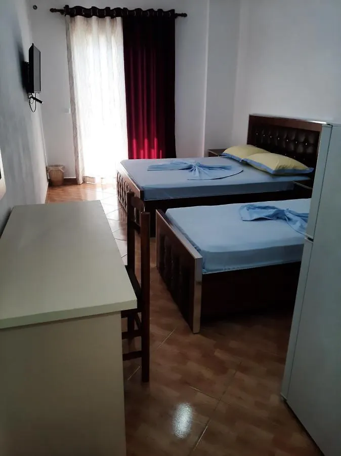 Rock Star-Pllakat Bed & Breakfast Sarande 0*,