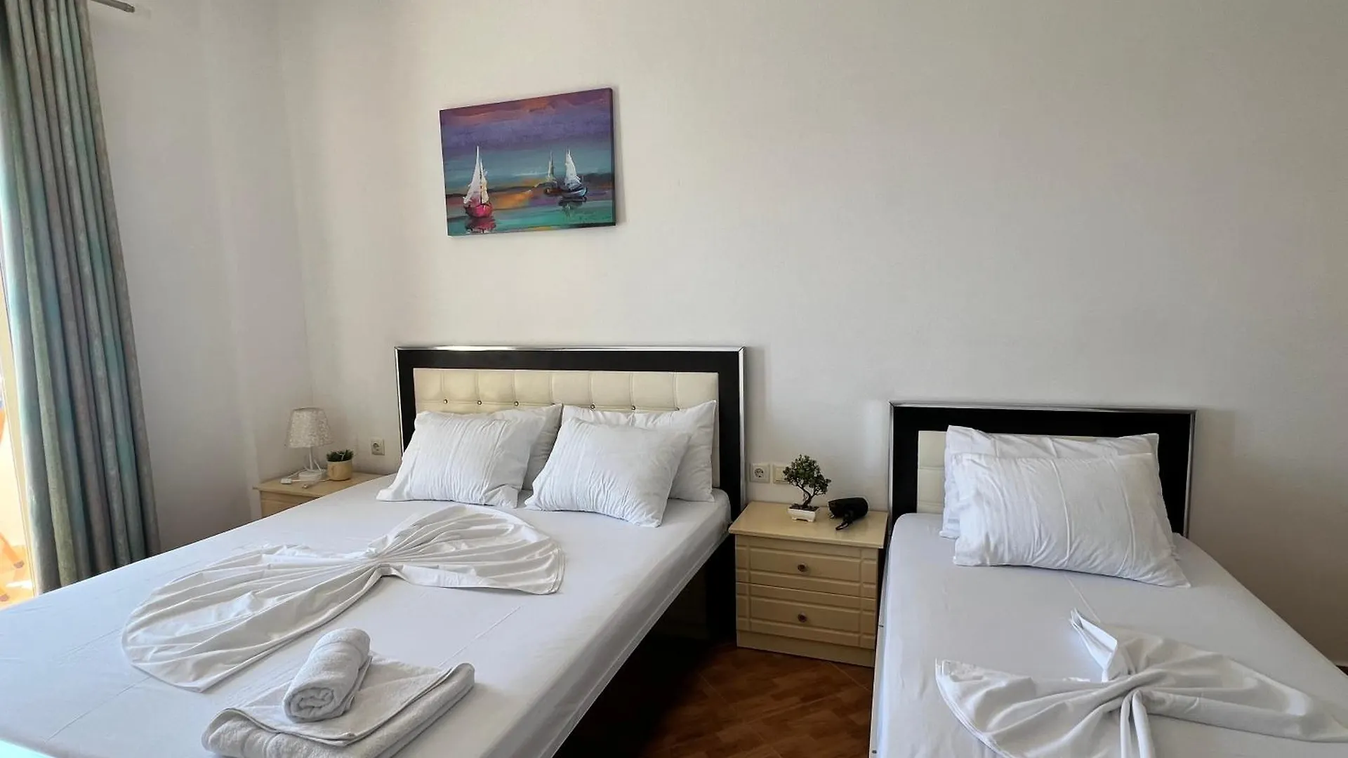Rock Star-Pllakat Bed and Breakfast Sarandë Bed & Breakfast