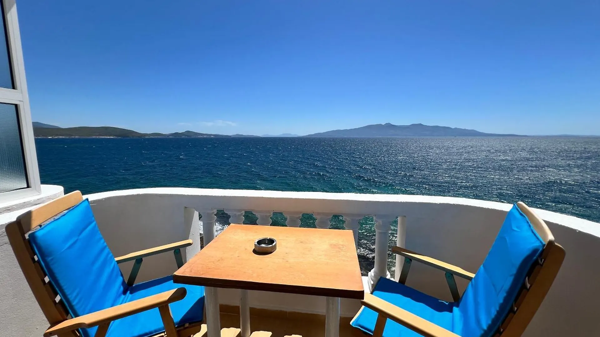 Rock Star-Pllakat Bed and Breakfast Sarandë Albanië