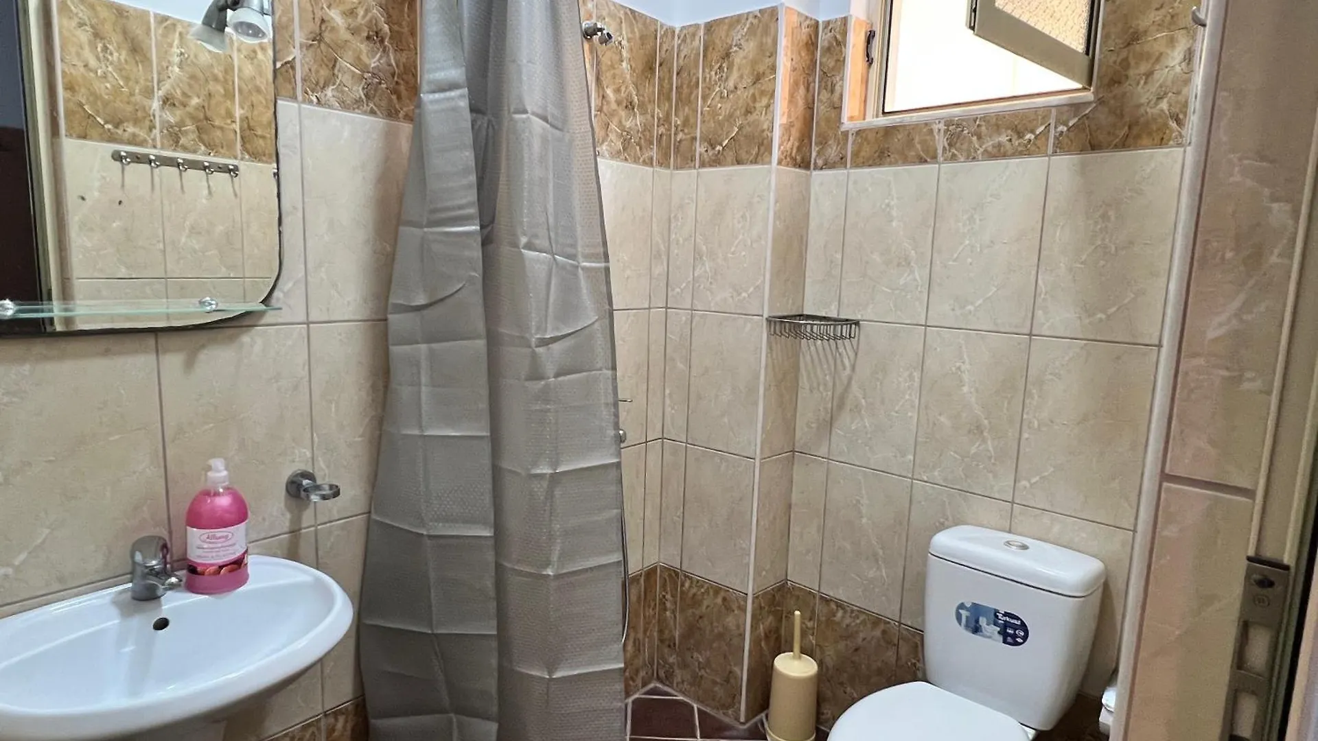 Bed & Breakfast Rock Star-Pllakat Bed and Breakfast Sarandë Albanië