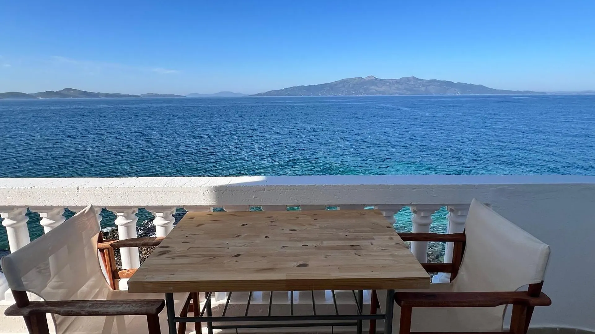 Bed & Breakfast Rock Star-Pllakat Bed and Breakfast Sarandë Albanië