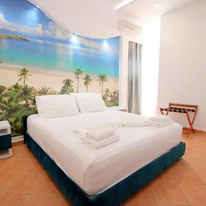 Hotel Oskar, Sarande